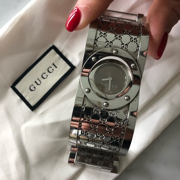 ** Authentic ** Gucci silver monogram watch - Picture 1 of 8
